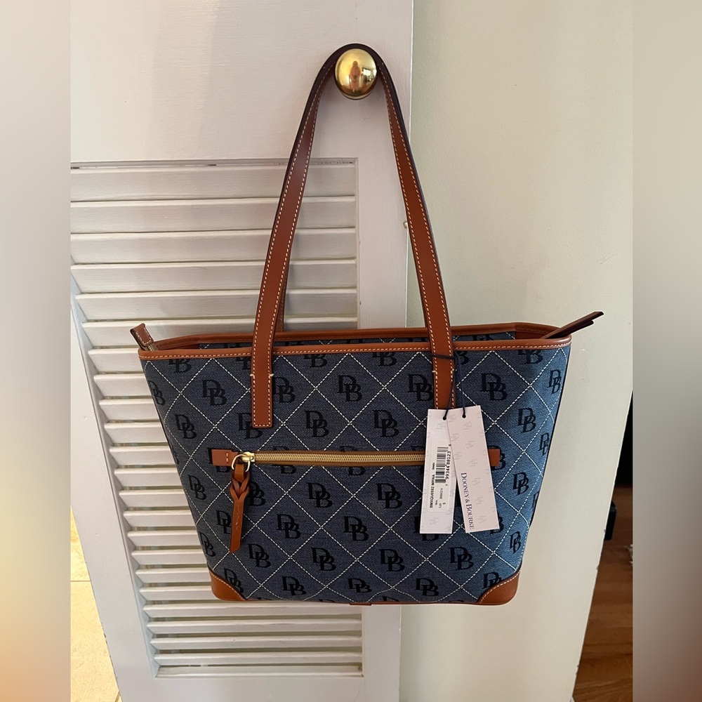 Dooney and Bourke BNWT Charleston Bag